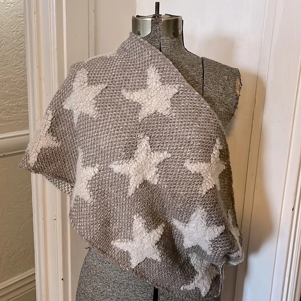 Chunky Star Knit Infiniti Scarf - Picture 5 of 11